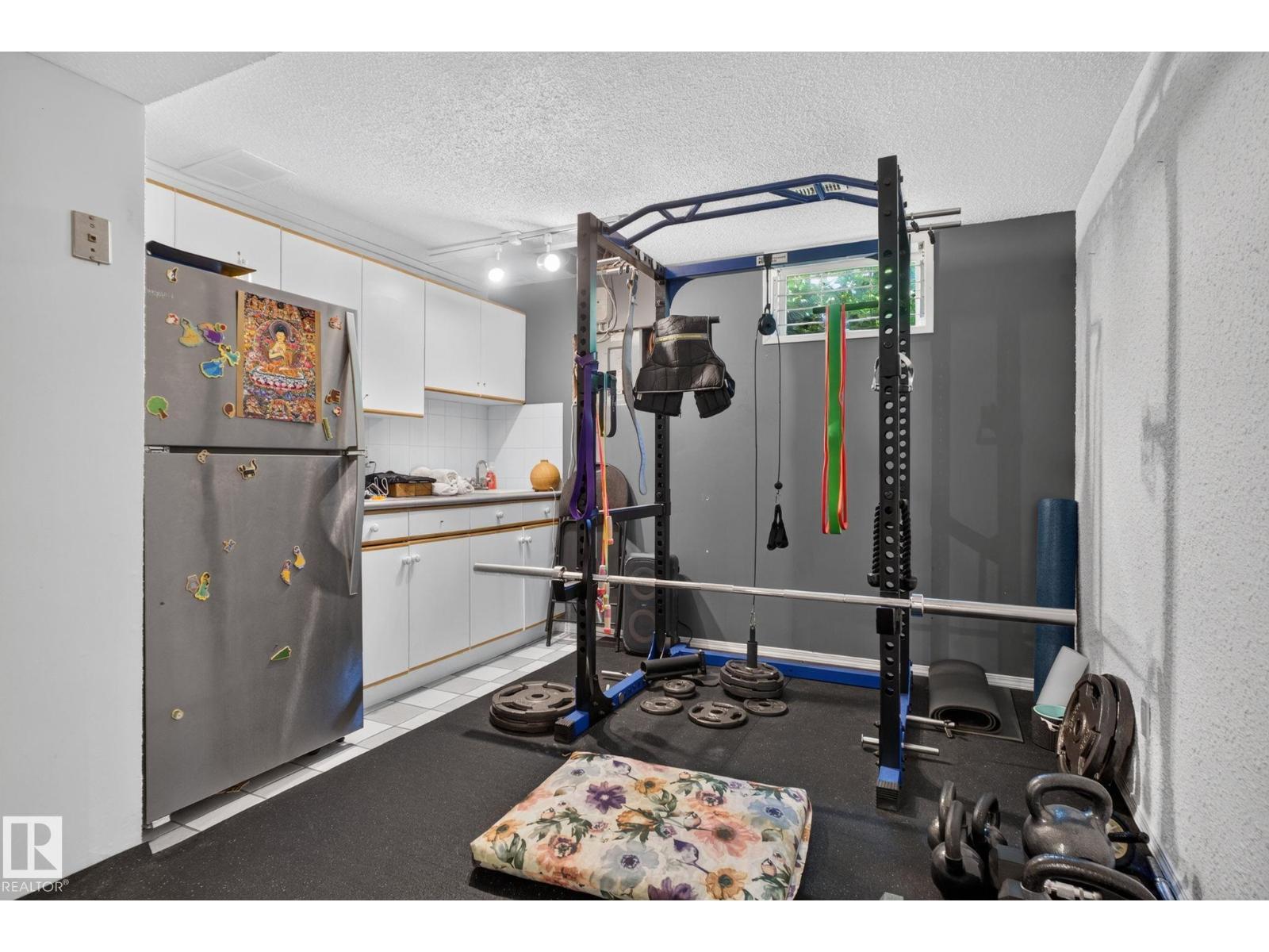 7819 22 AV NW - 29
