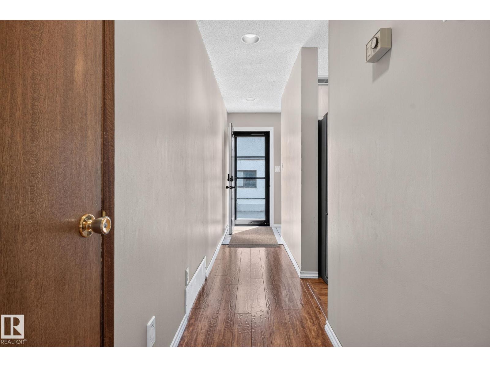 7819 22 AV NW - 26