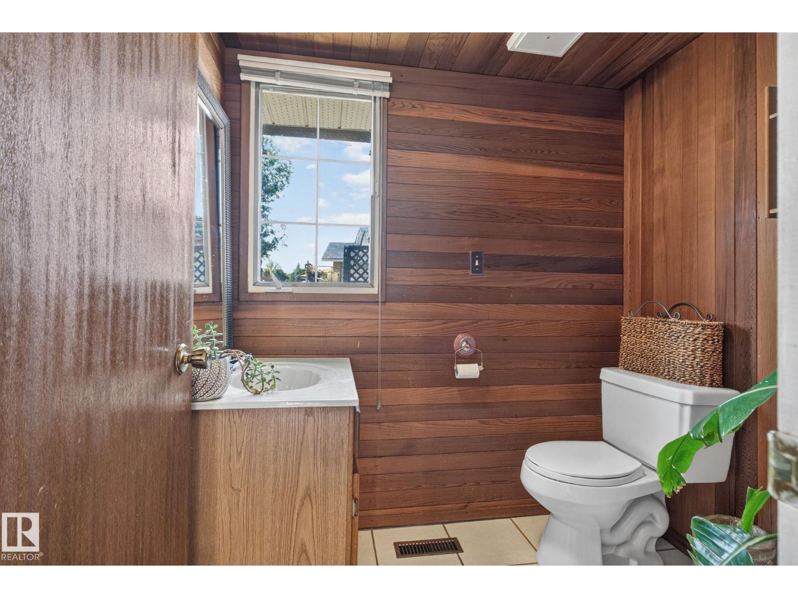 7819 22 AV NW - 16
