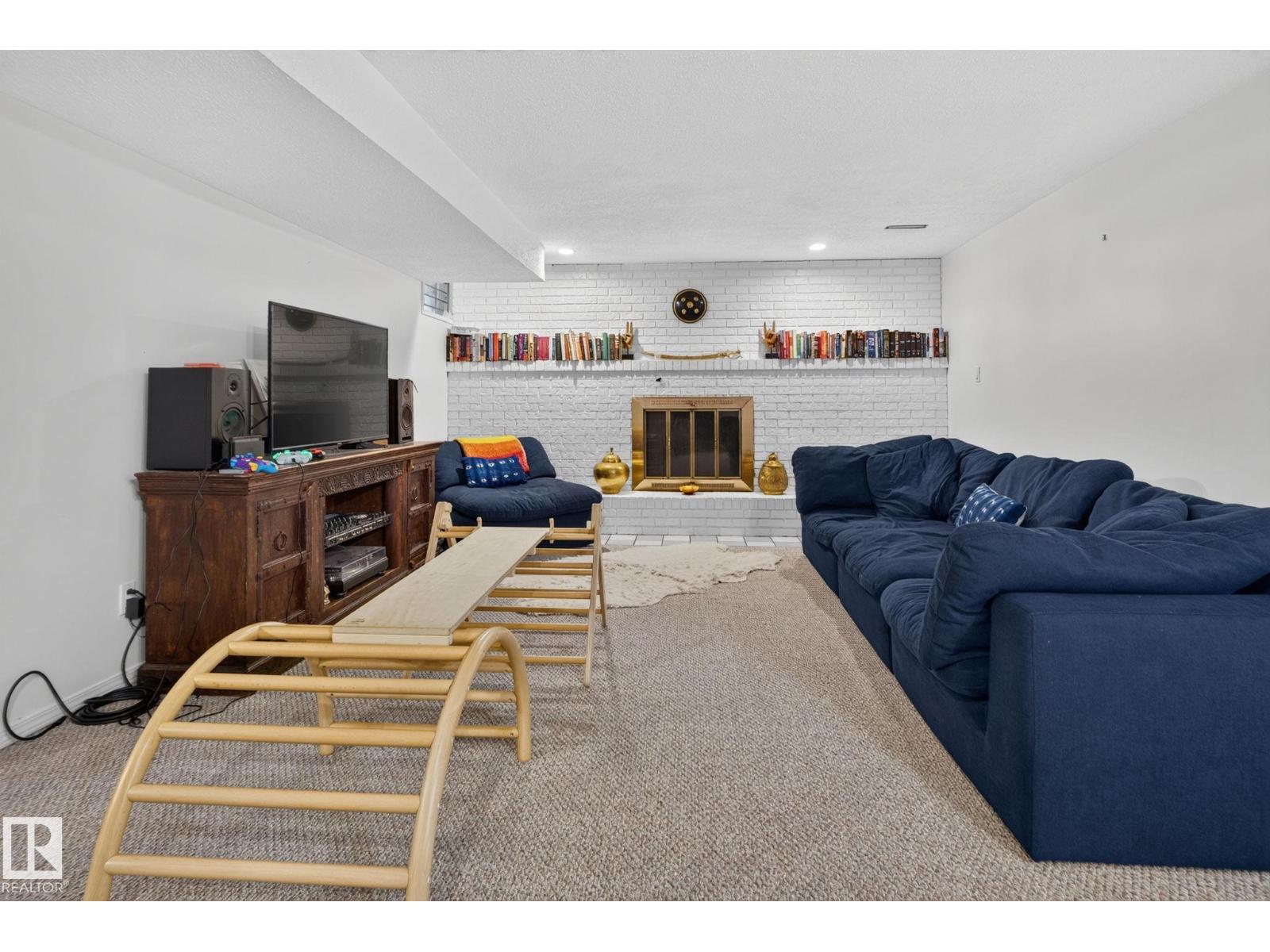 7819 22 AV NW - 28