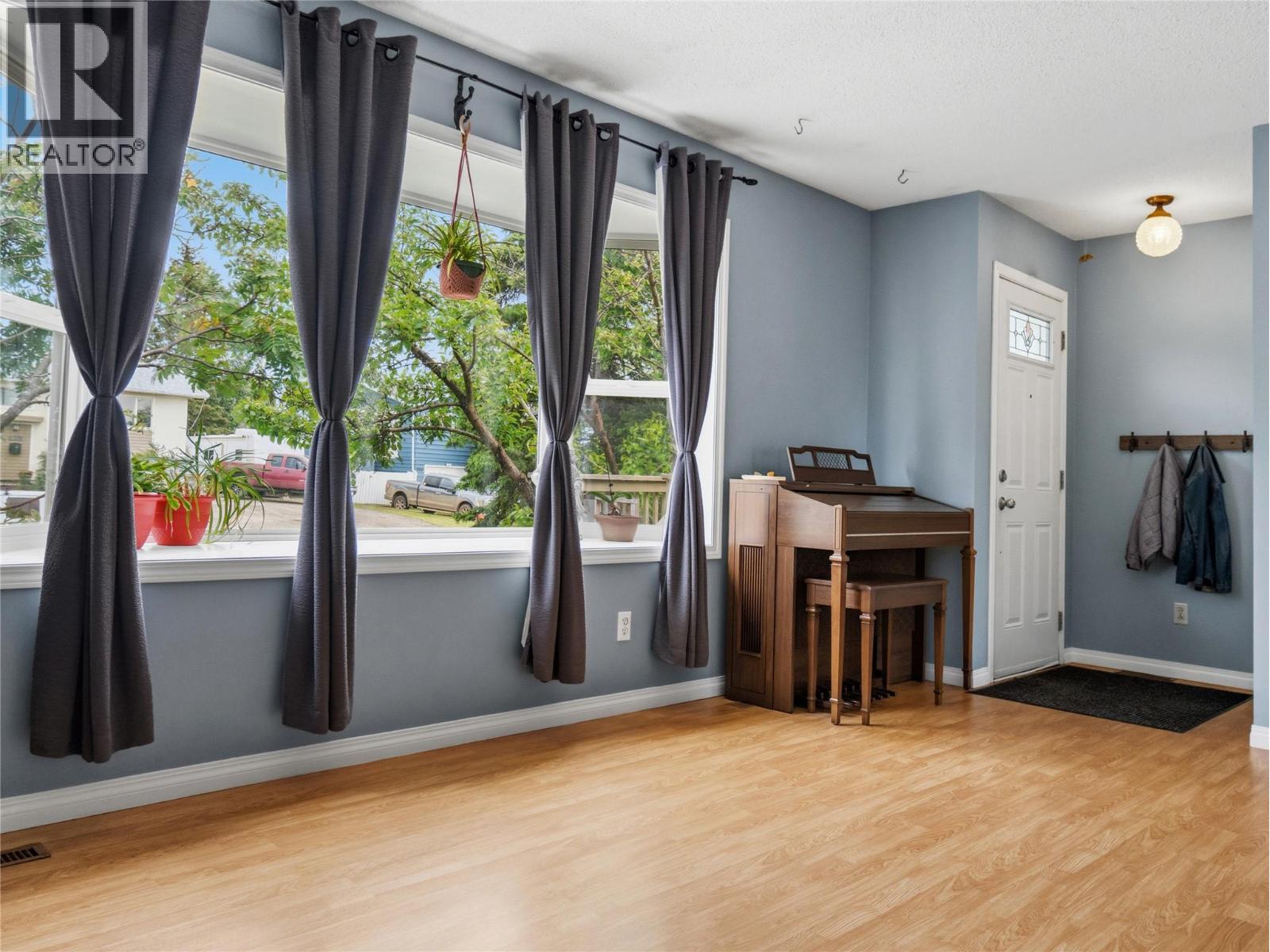9201 6 Street - 10