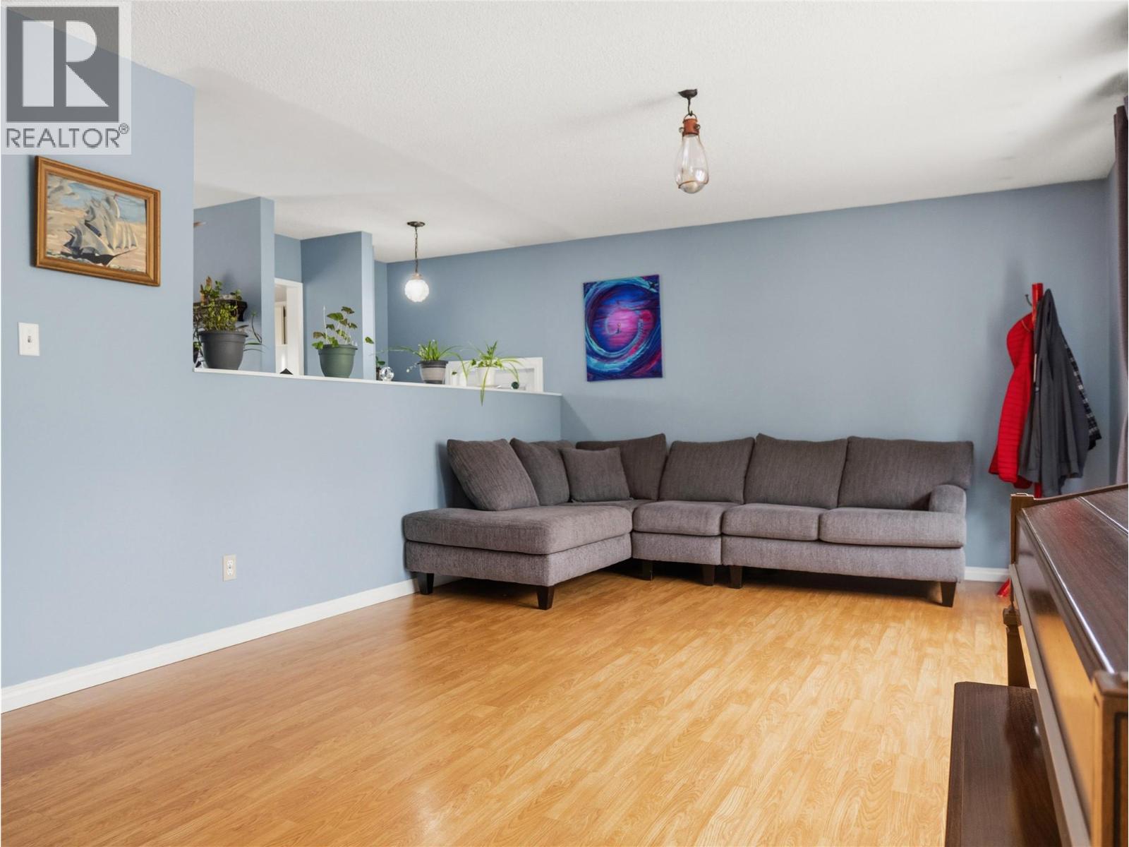 9201 6 Street - 6