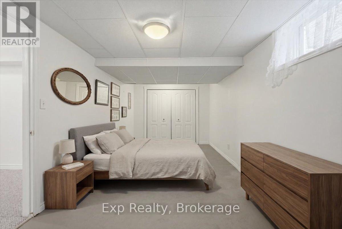 17 SPRUCE GARDENS - 31