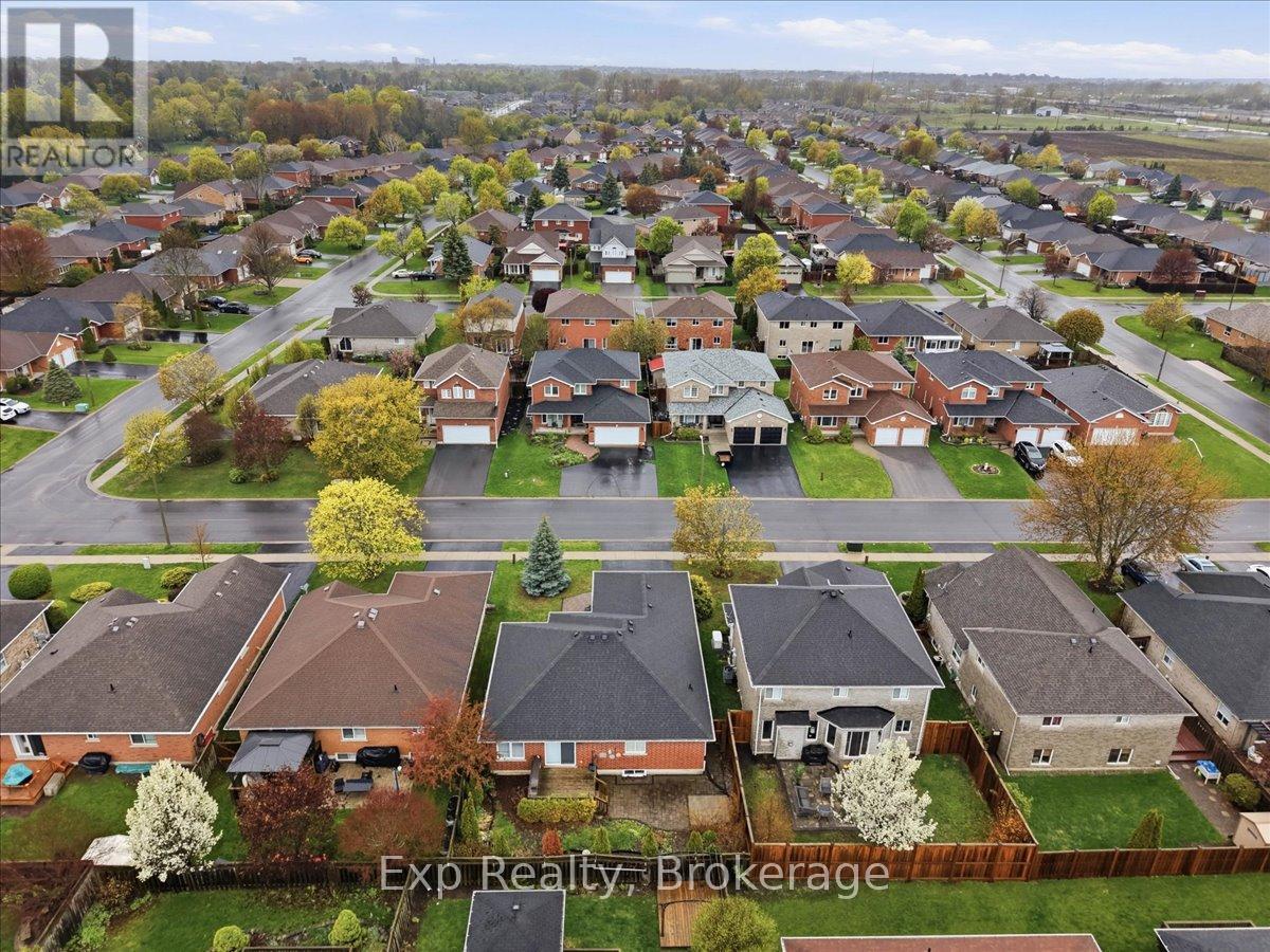 17 SPRUCE GARDENS - 41
