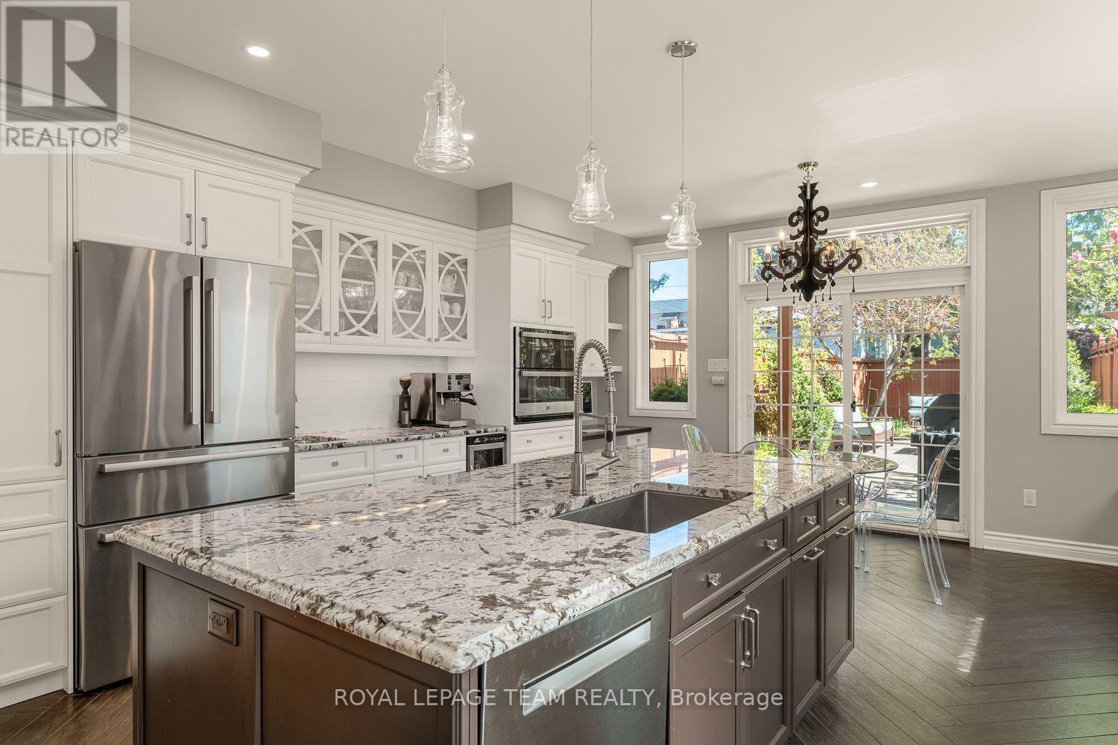 150 GUIGUES AVENUE - 16