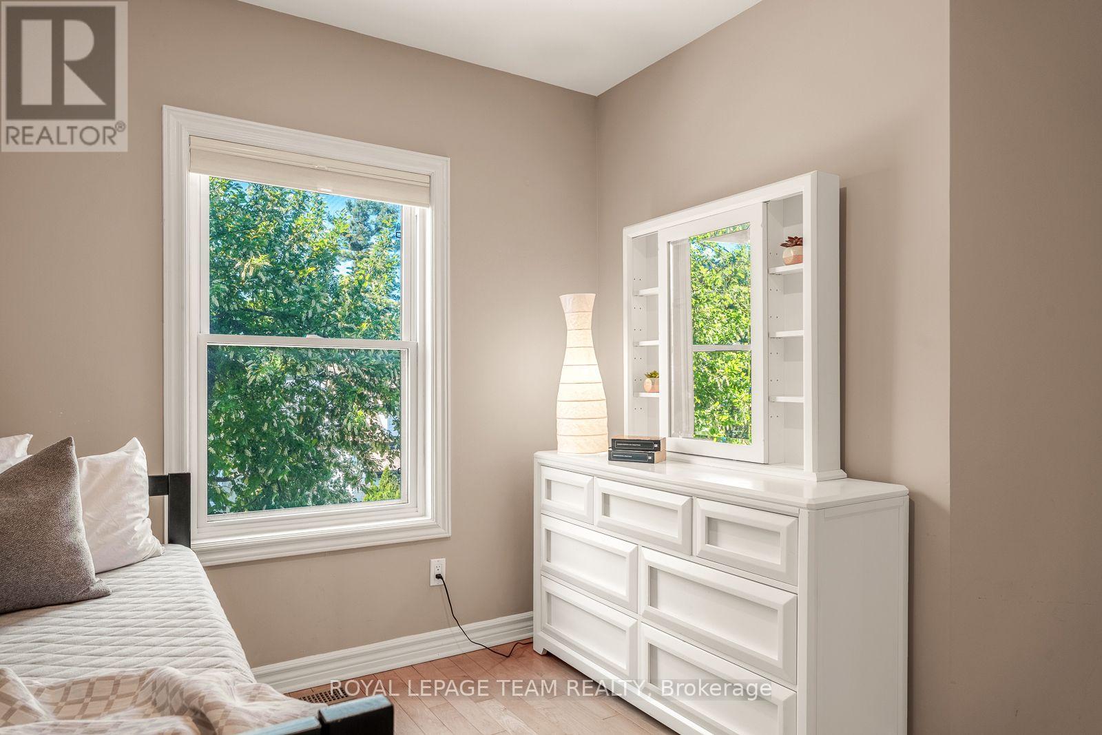 150 GUIGUES AVENUE - 26