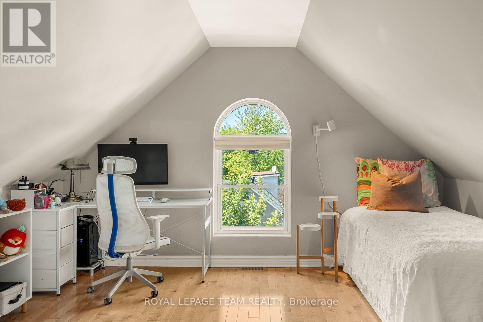 150 GUIGUES AVENUE - 33