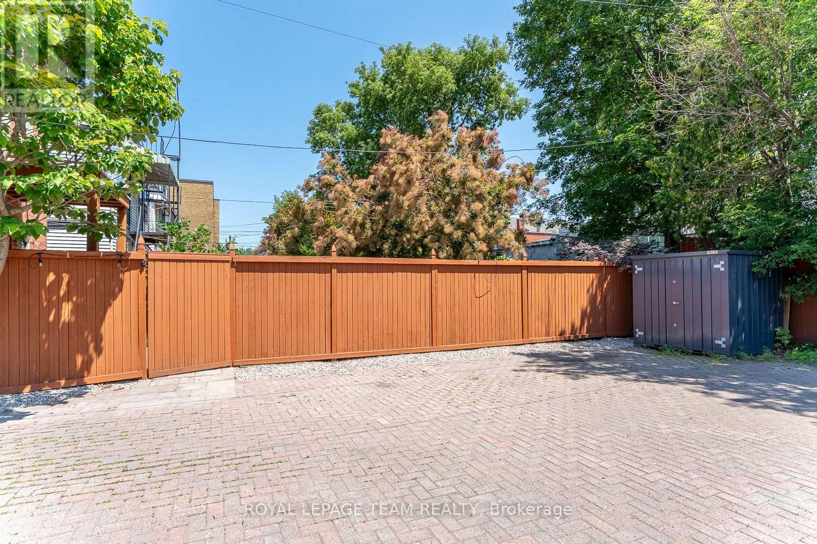 150 GUIGUES AVENUE - 40