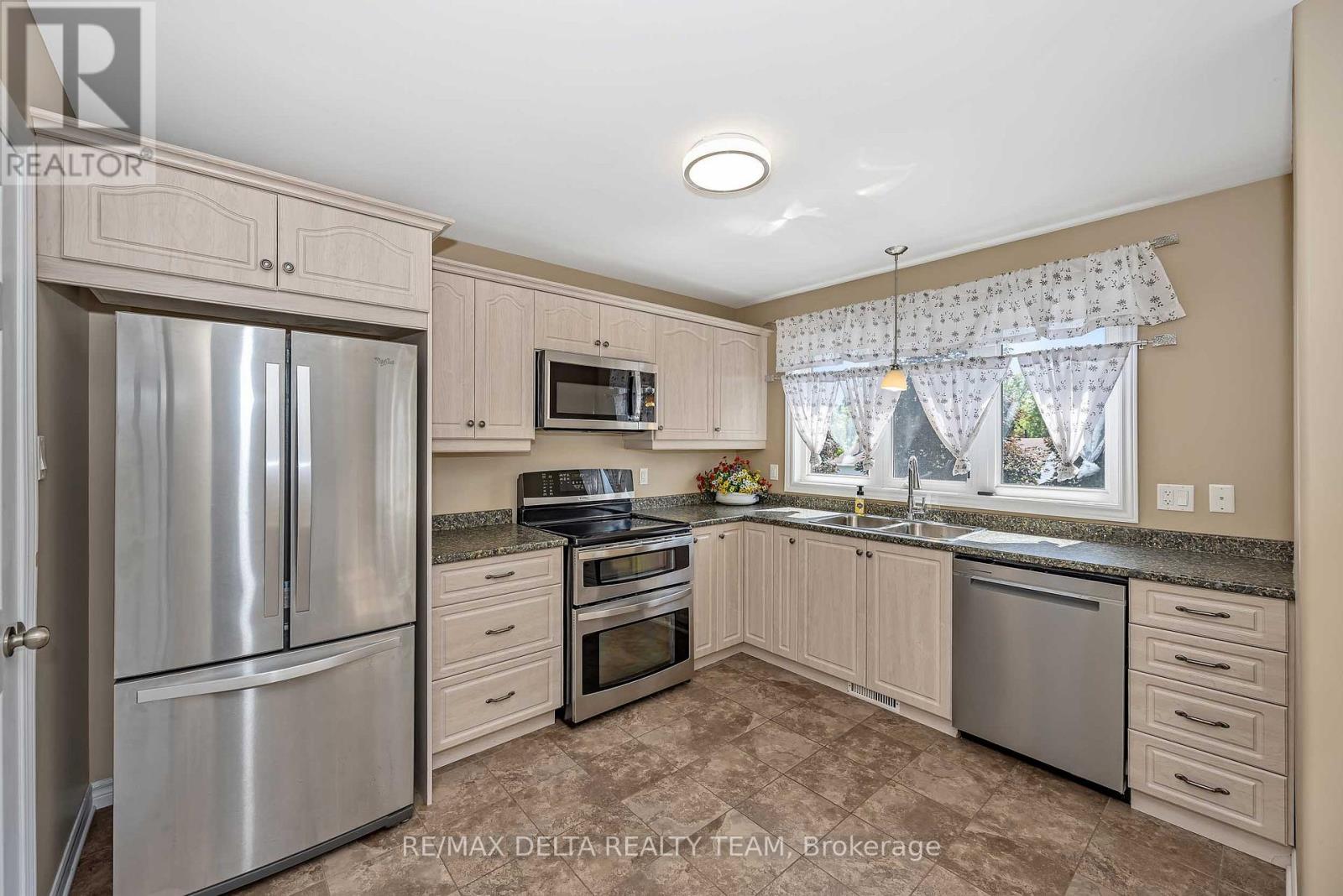 412 VAN BUREN STREET - Image 16