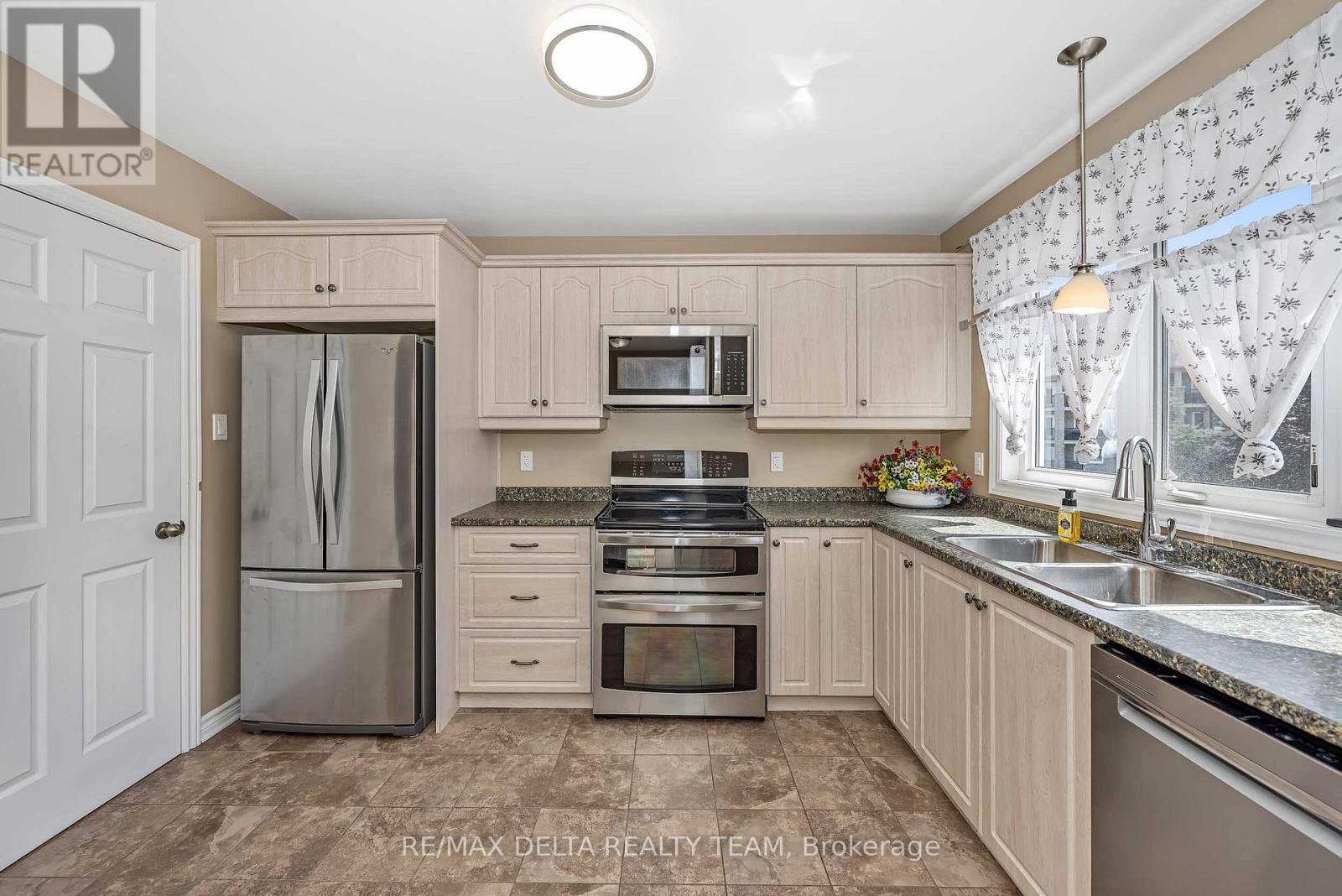 412 VAN BUREN STREET - Image 17