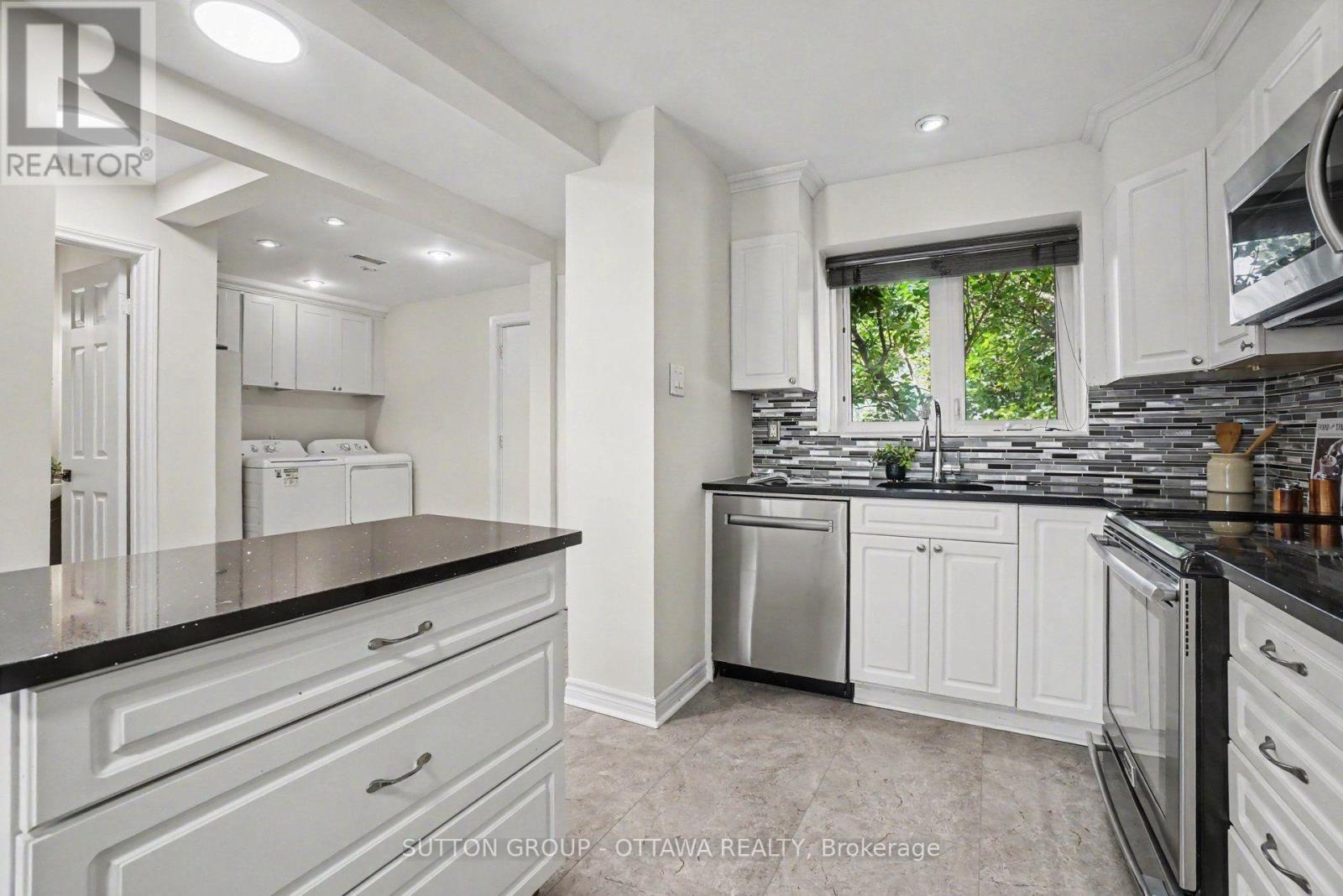 1833 BROUSSEAU CRESCENT, Ottawa. Luxury613. By Peter Sagos - Image 11