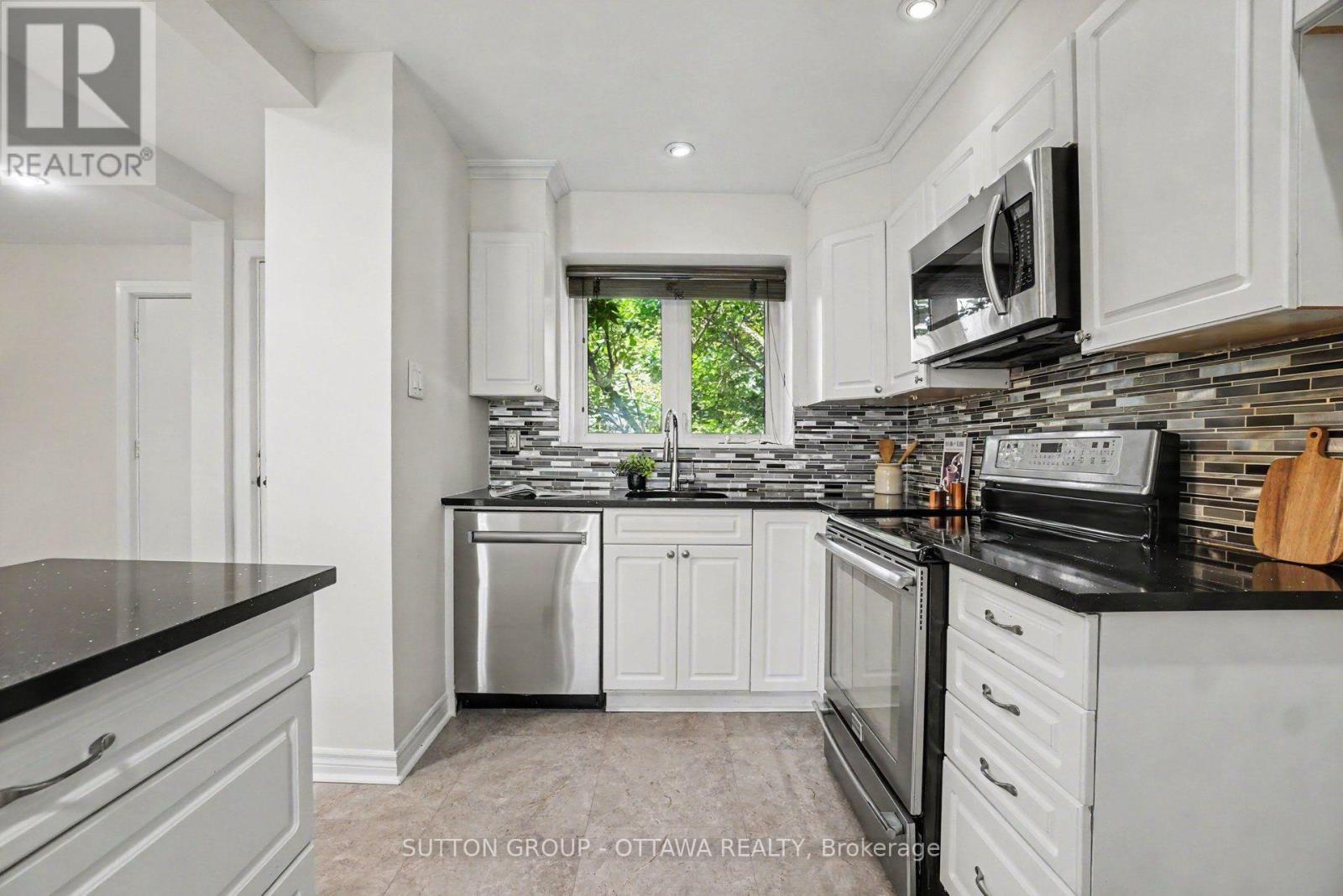 1833 BROUSSEAU CRESCENT, Ottawa. Luxury613. By Peter Sagos - Image 9