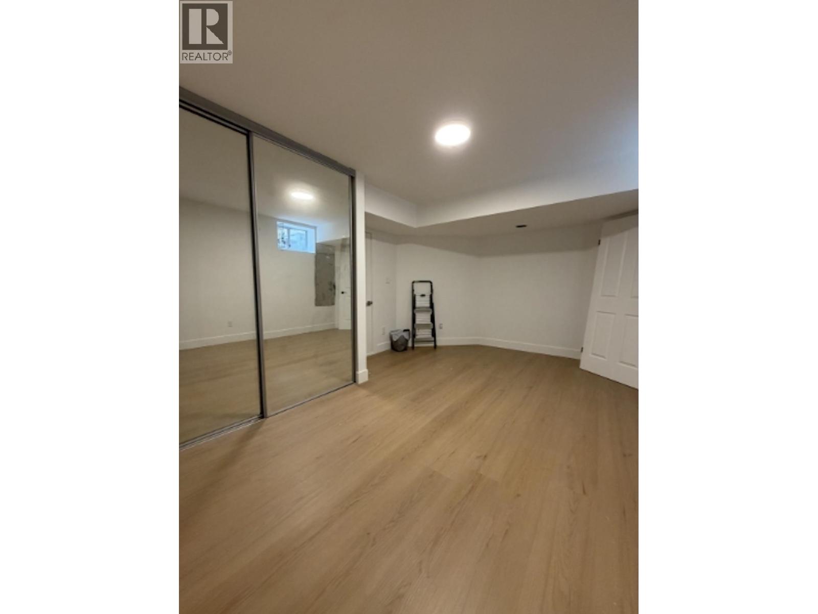 1631 EMERSON COURT, North Vancouver