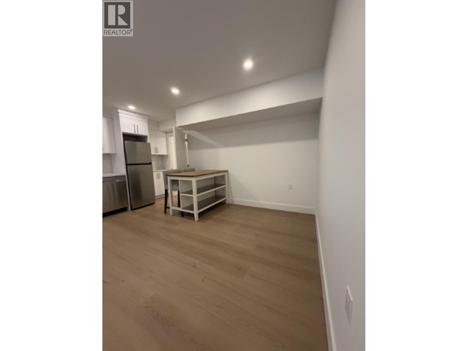 1631 EMERSON COURT, North Vancouver