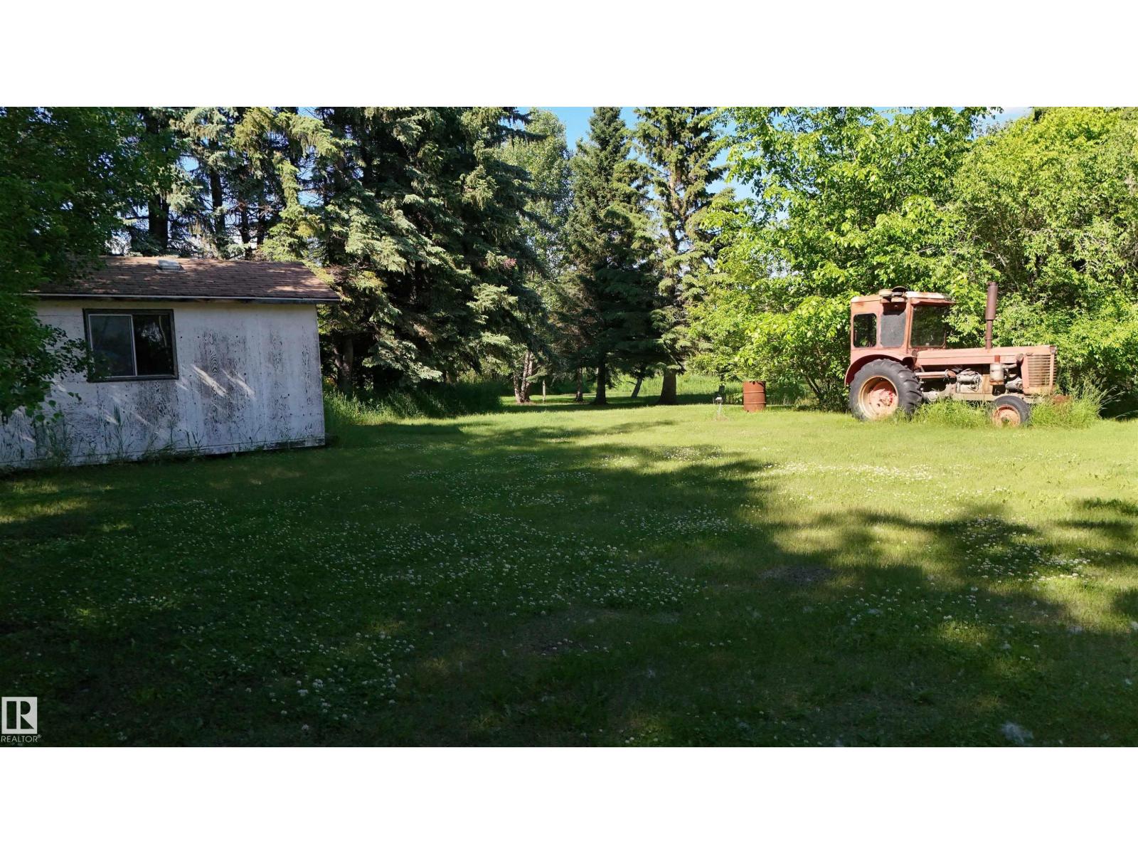5416 51 AV - 27