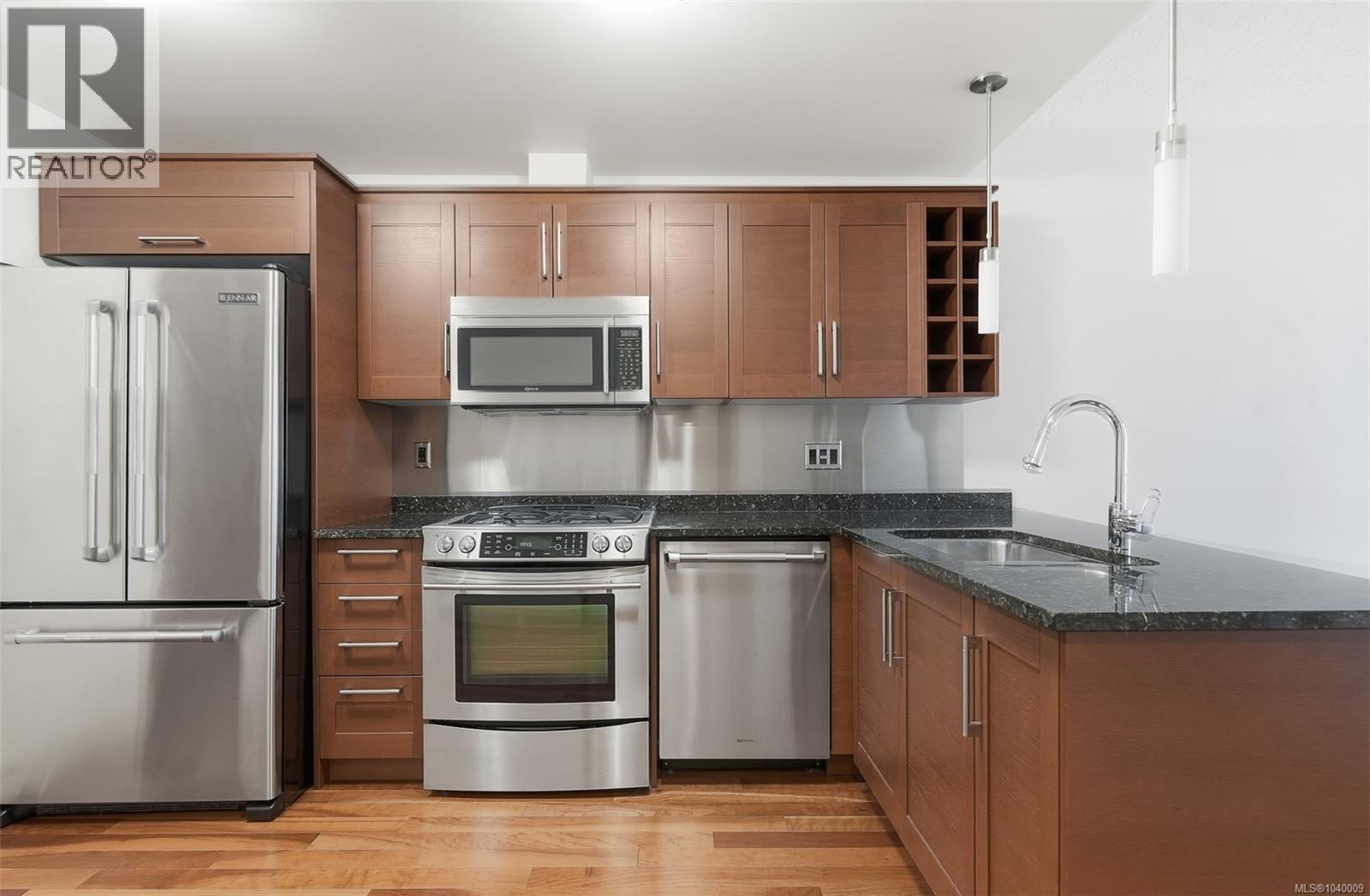 #N1003 737 Humboldt St - 3