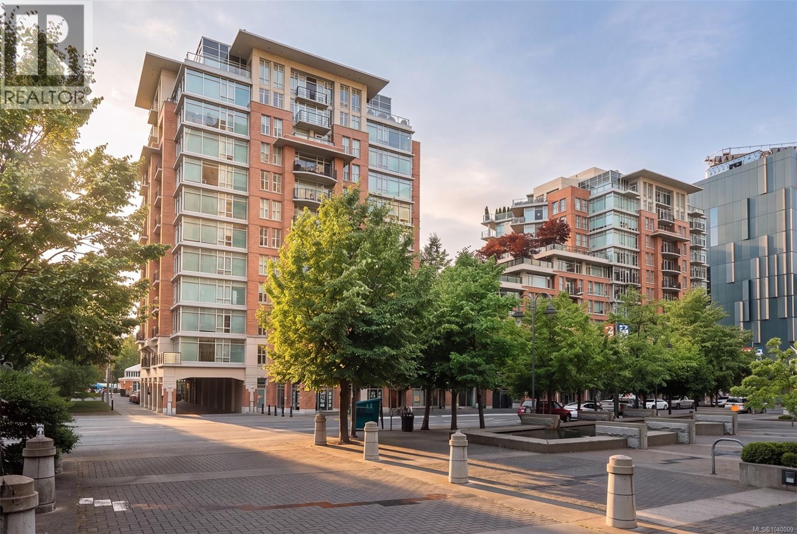 #N1003 737 Humboldt St - 1