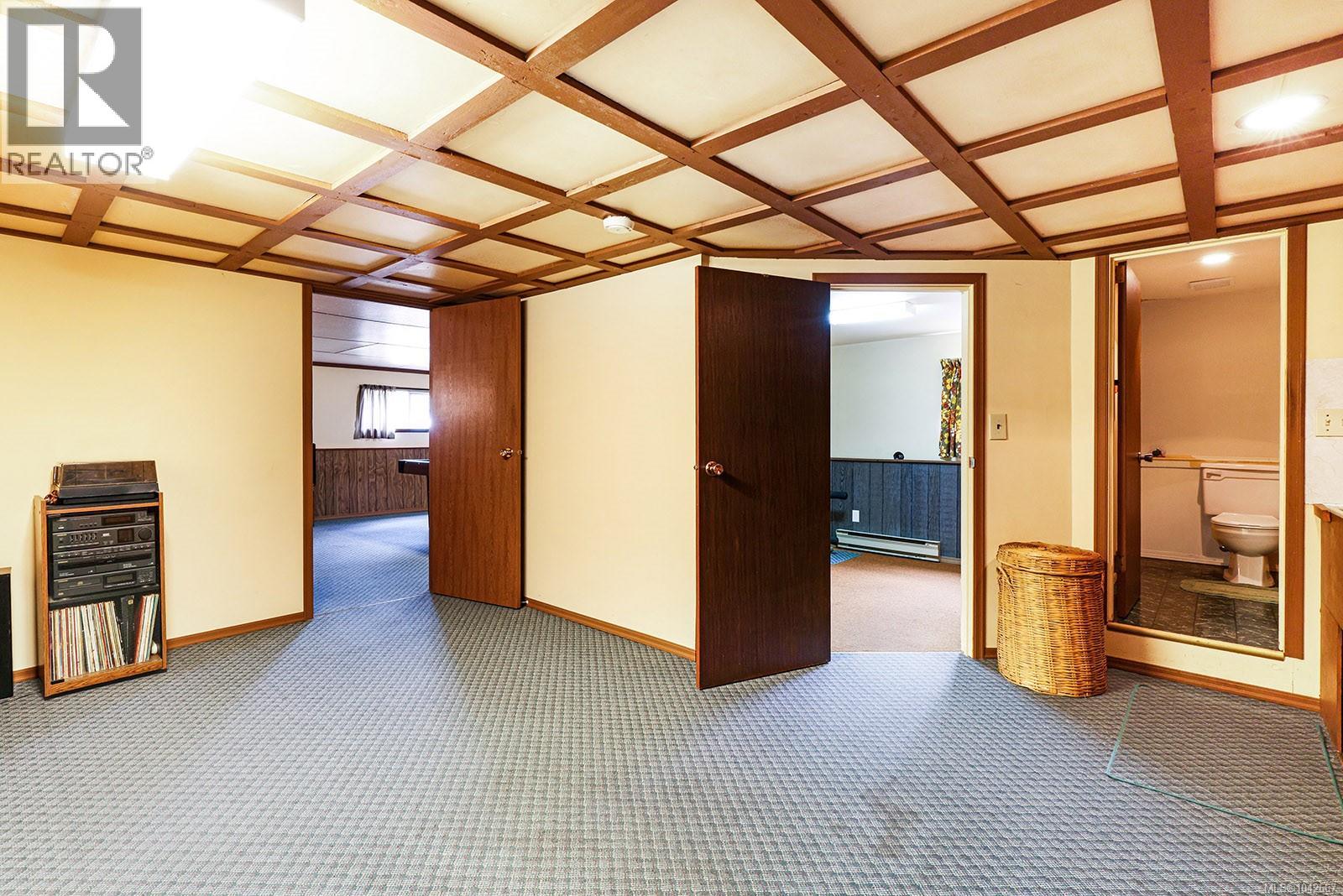 2496 Crystal Dr - 17