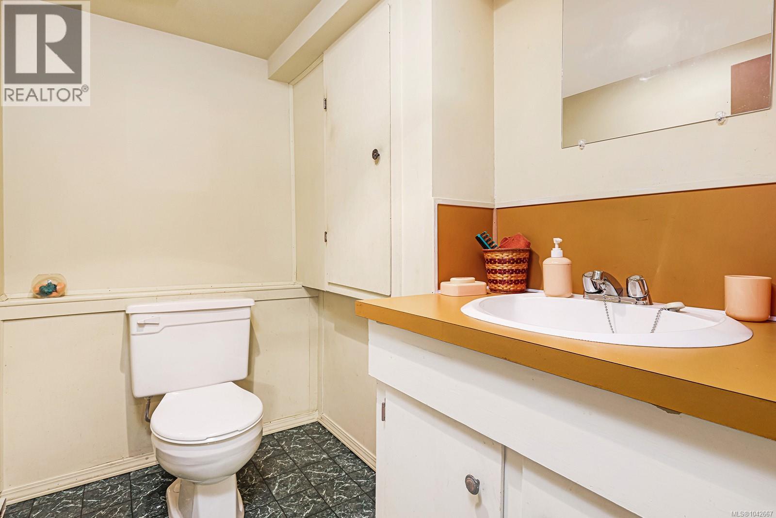 2496 Crystal Dr - 21