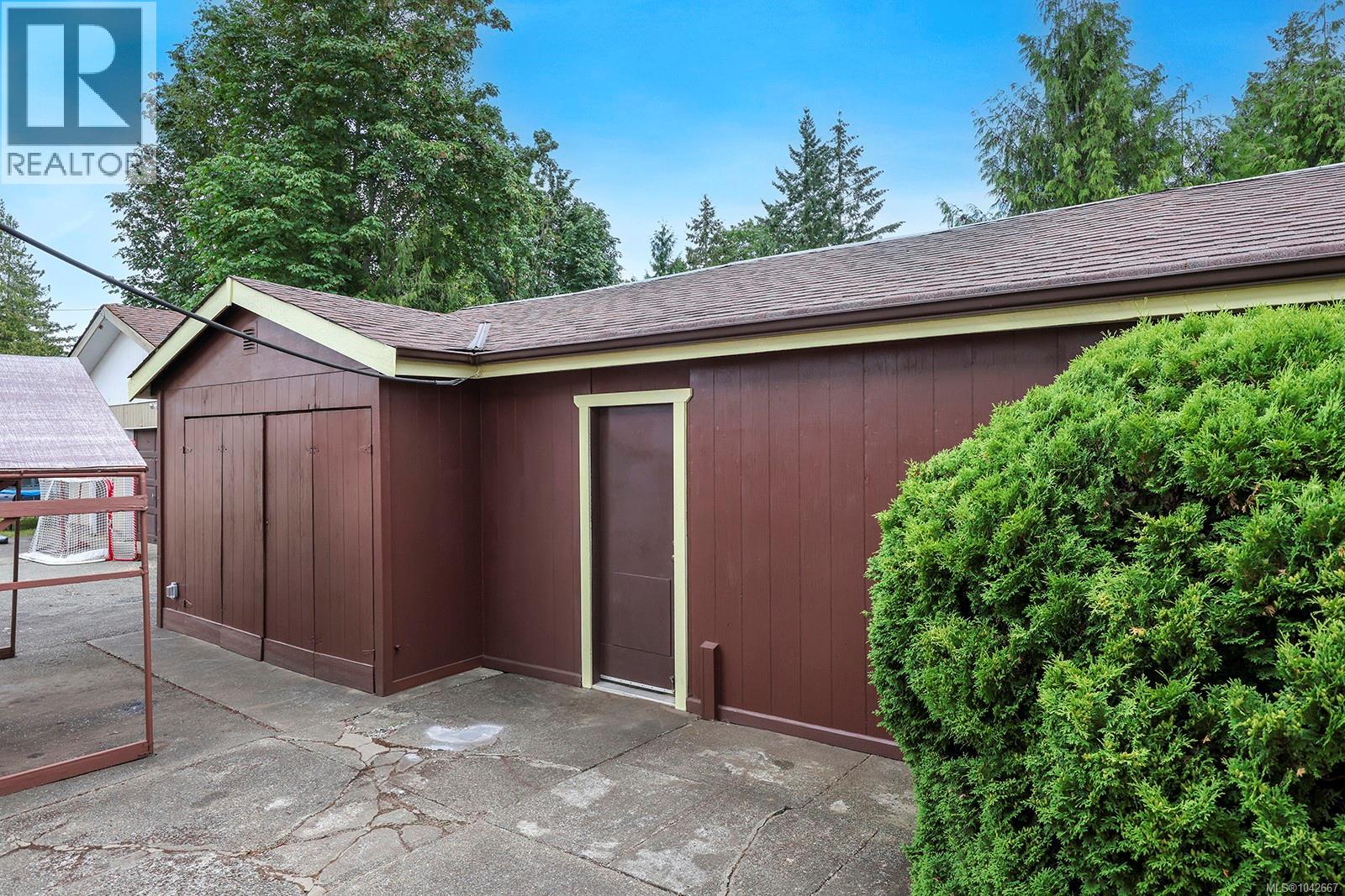 2496 Crystal Dr - 26