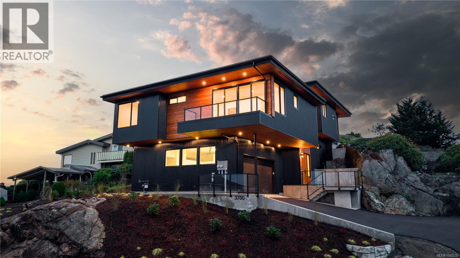3700 Kootenay Pl - 2