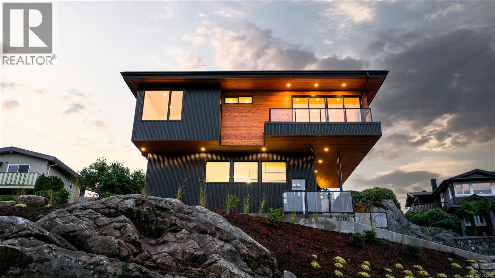 3700 Kootenay Pl - 82