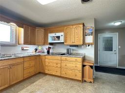 22111 14 Highway, Winkler, MB R6W4A6 Photo 12