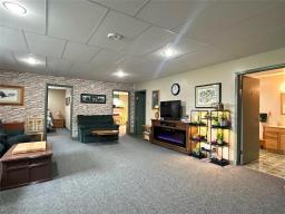22111 14 Highway, Winkler, MB R6W4A6 Photo 33