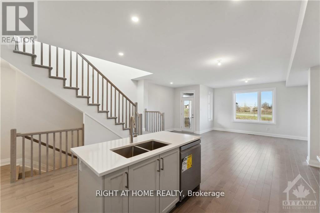 724 PETANQUE CRESCENT, Ottawa. Luxury613. By Peter Sagos - Image 7