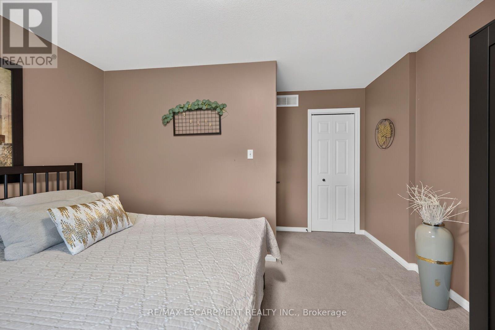 #17 1328 UPPER SHERMAN AVENUE - 23