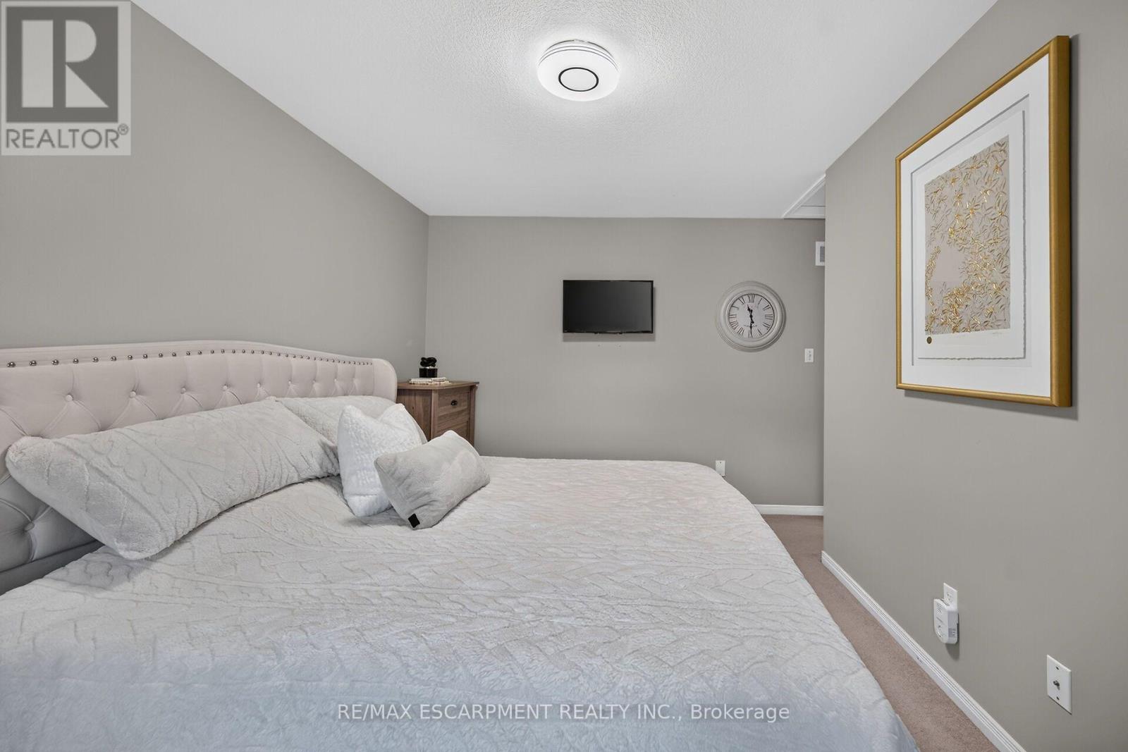 #17 1328 UPPER SHERMAN AVENUE - 32
