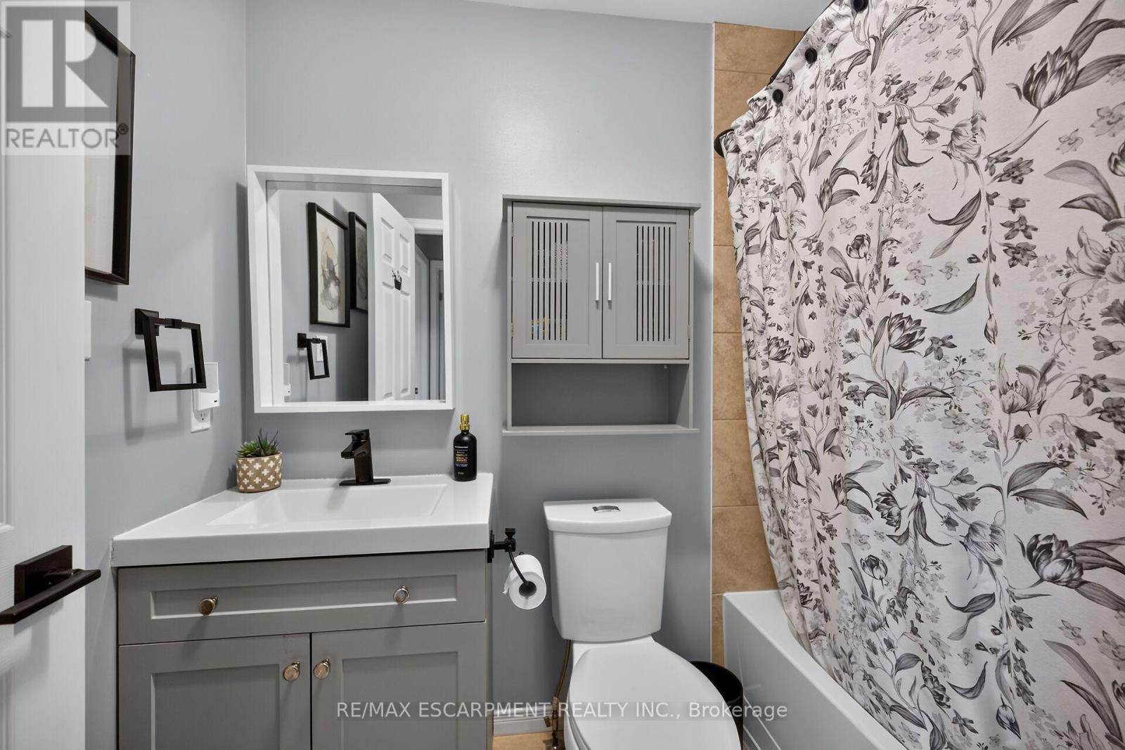 #17 1328 UPPER SHERMAN AVENUE - 33