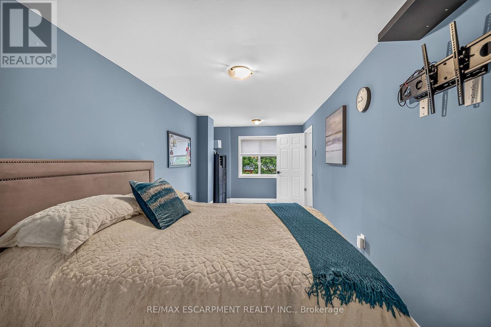 #17 1328 UPPER SHERMAN AVENUE - 41