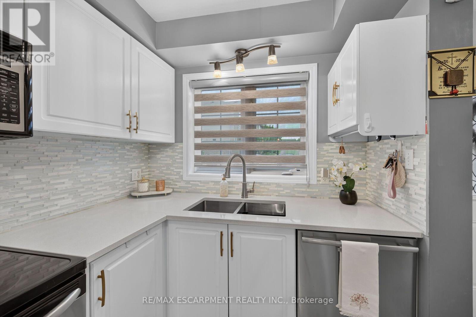 #17 1328 UPPER SHERMAN AVENUE - 9