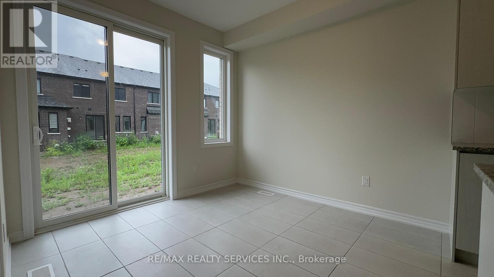 10 MOLNAR CRESCENT - 14