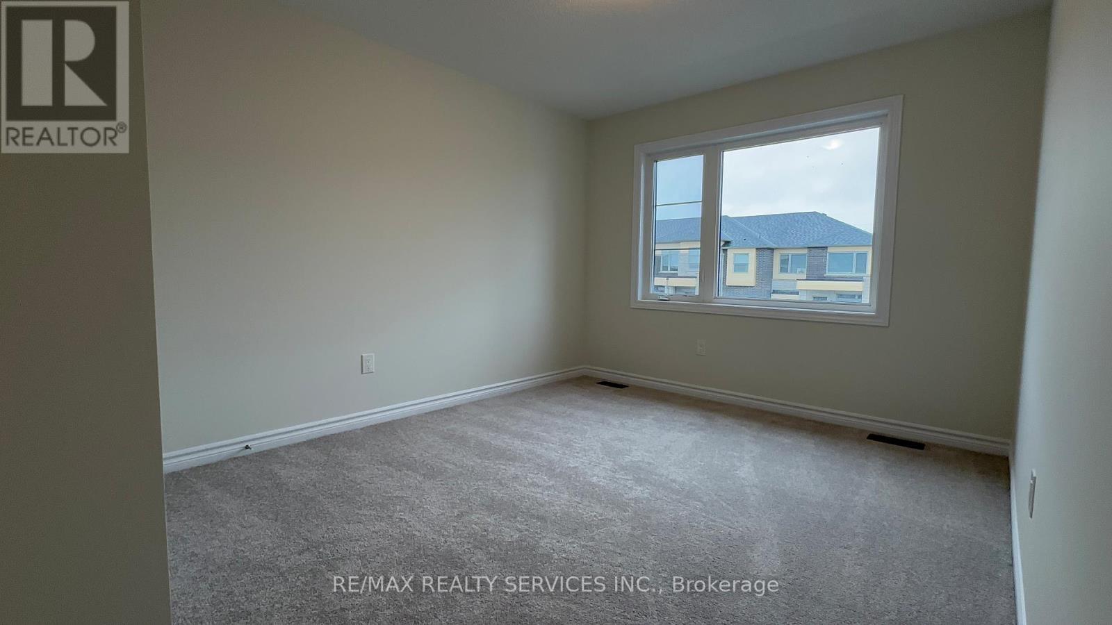 10 MOLNAR CRESCENT - 21