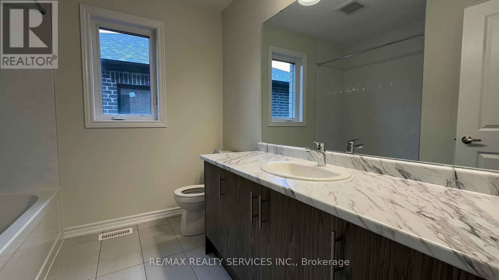 10 MOLNAR CRESCENT - 22