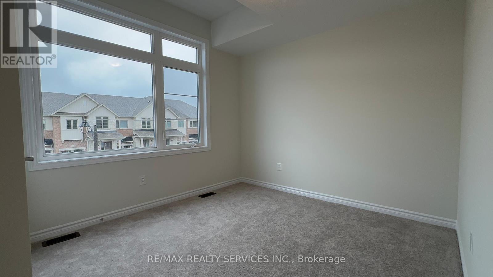 10 MOLNAR CRESCENT - 24