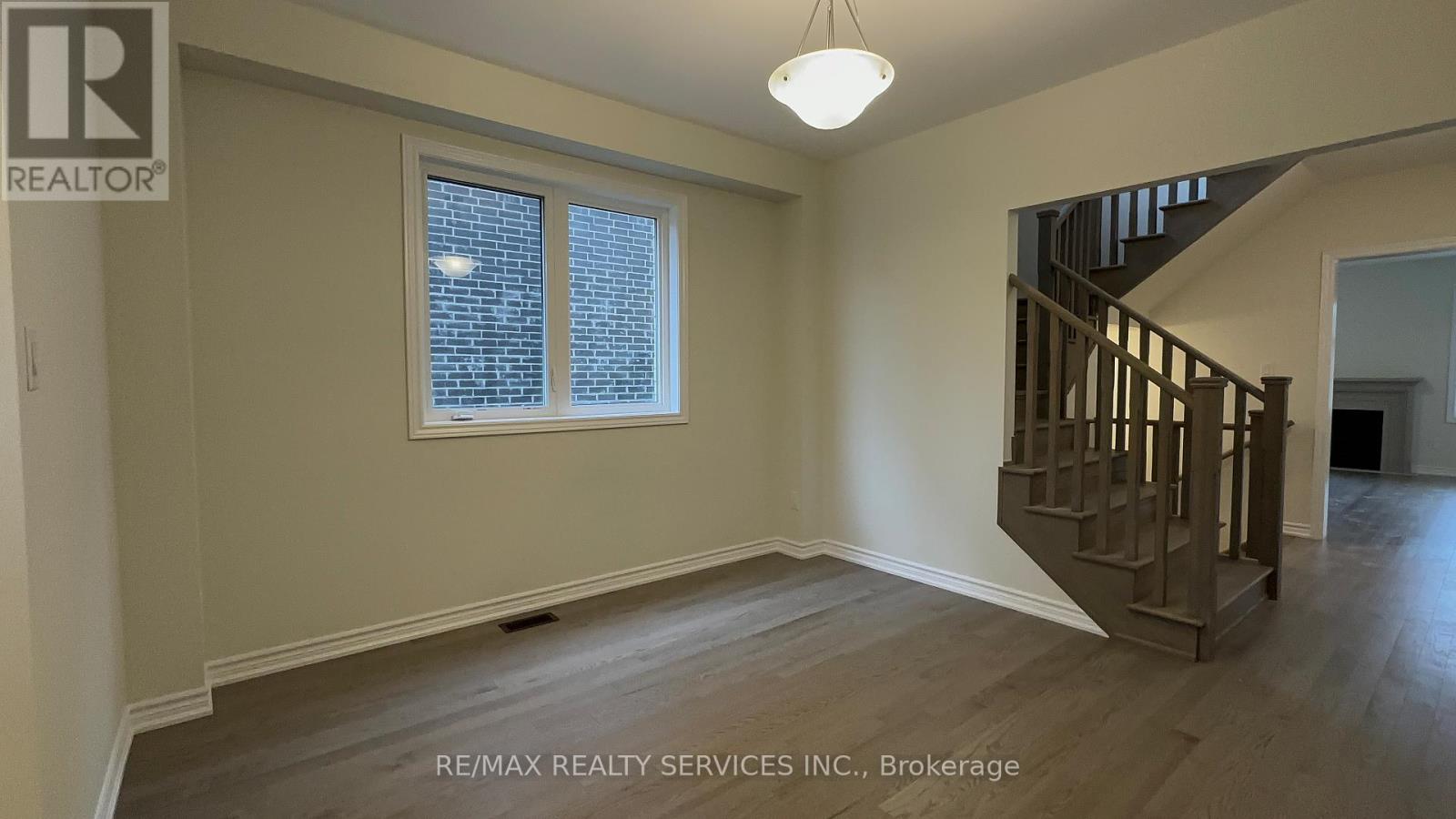 10 MOLNAR CRESCENT - 27