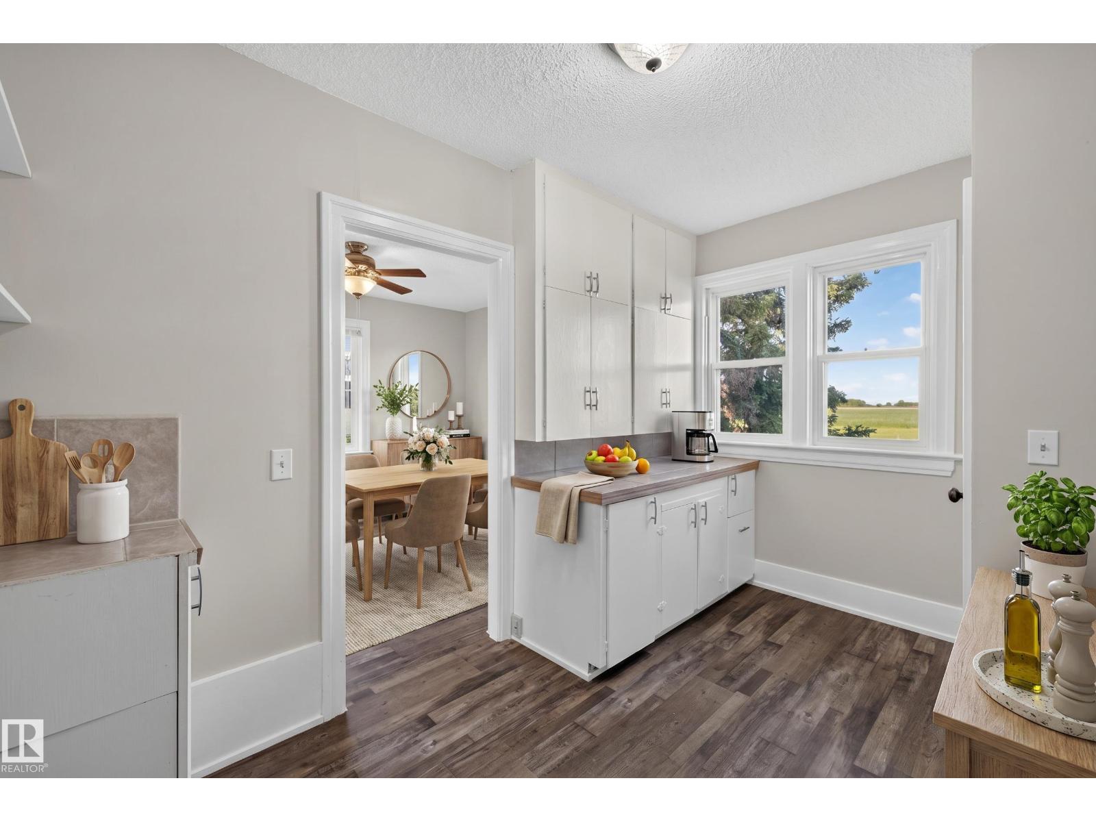 4904 49 ST - 15