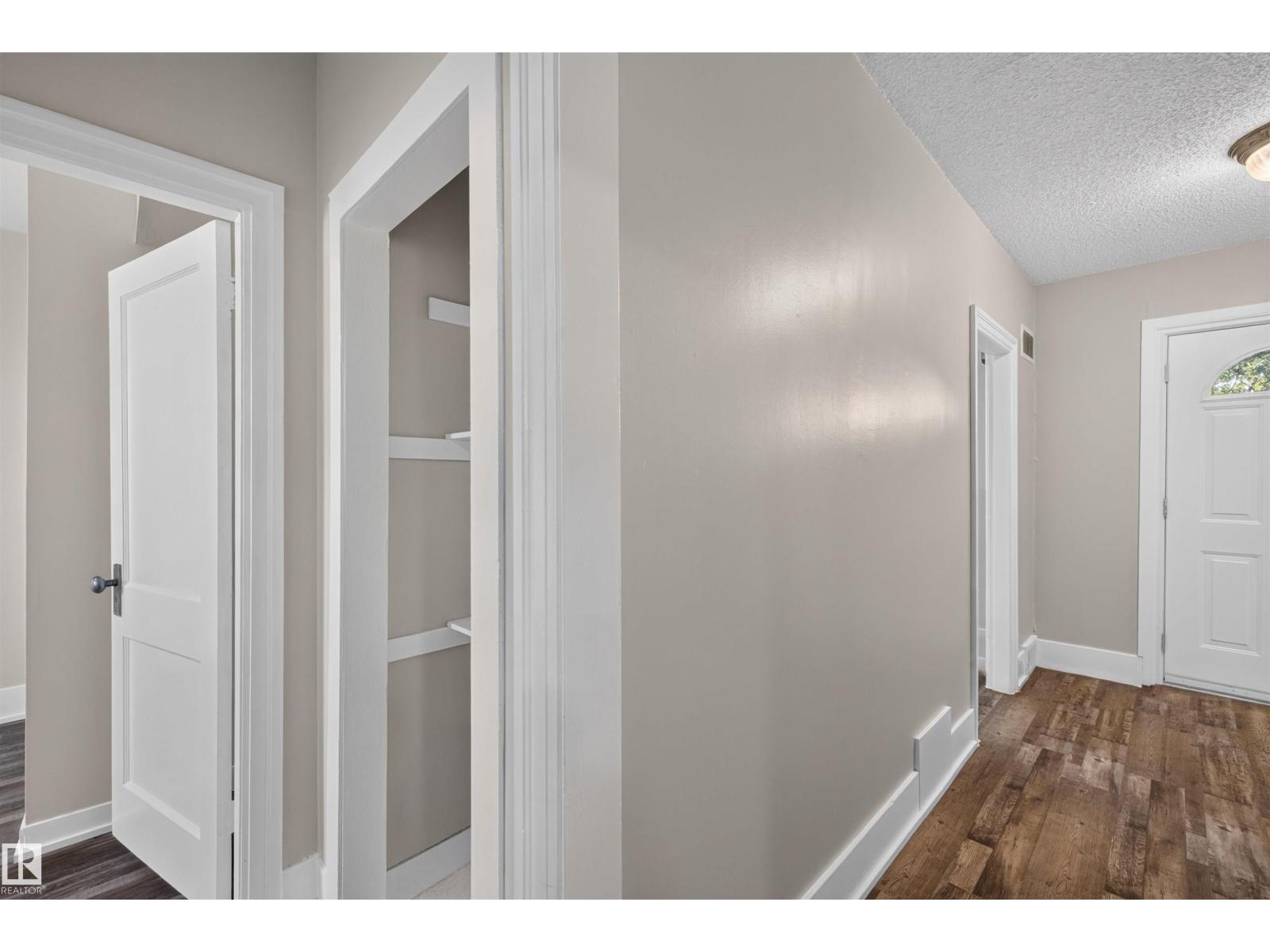 4904 49 ST - 18