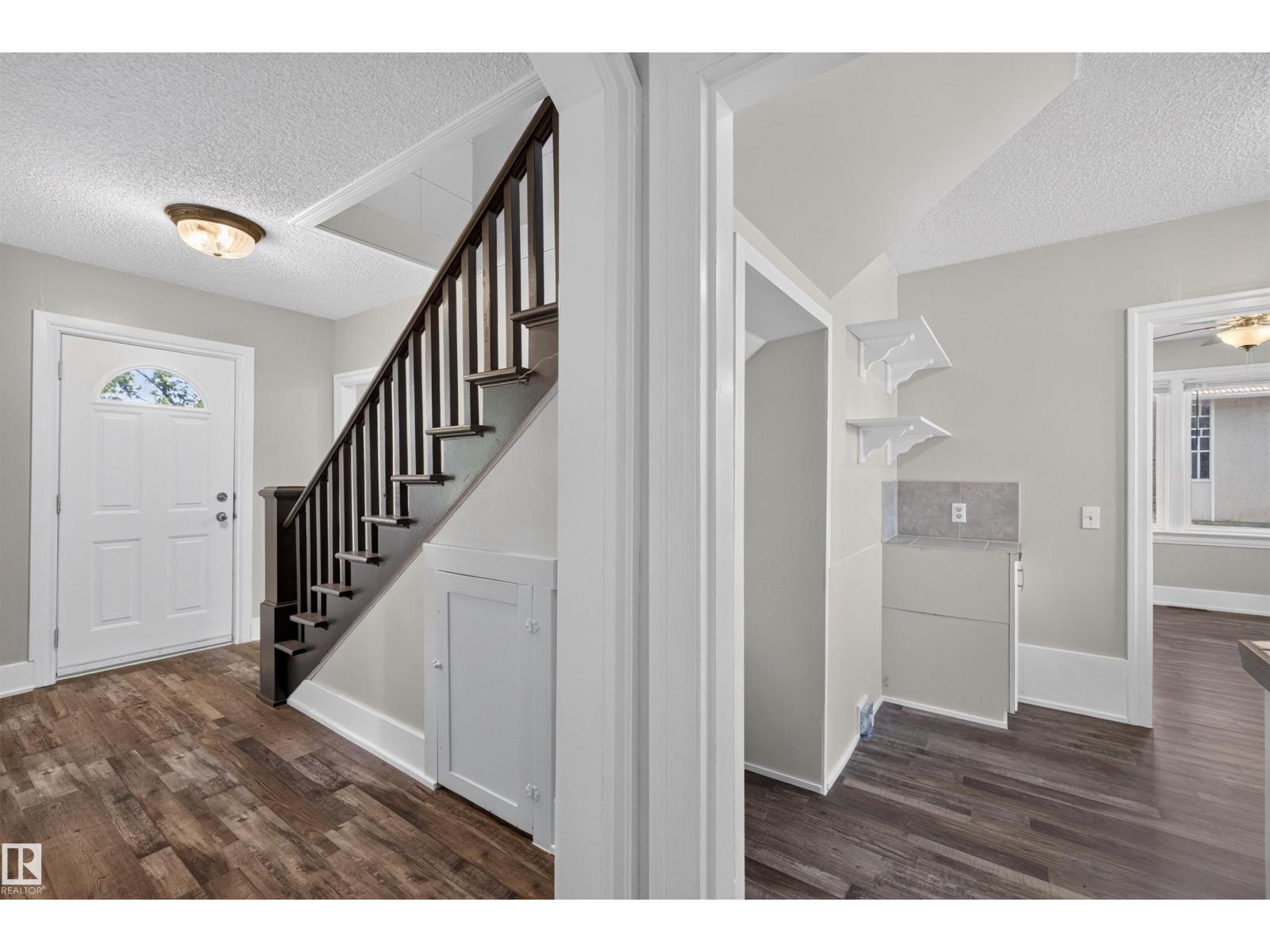 4904 49 ST - 19