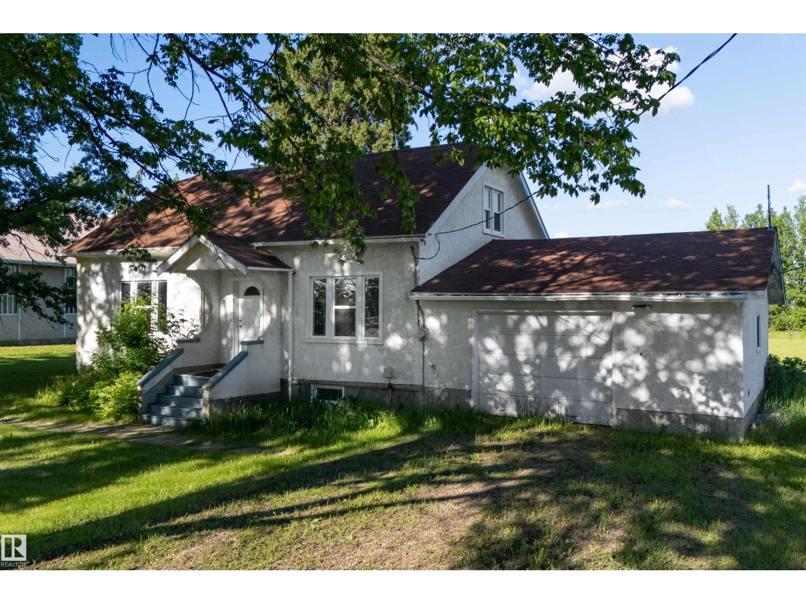 4904 49 ST - 2