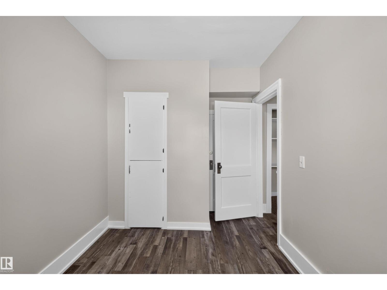 4904 49 ST - 22