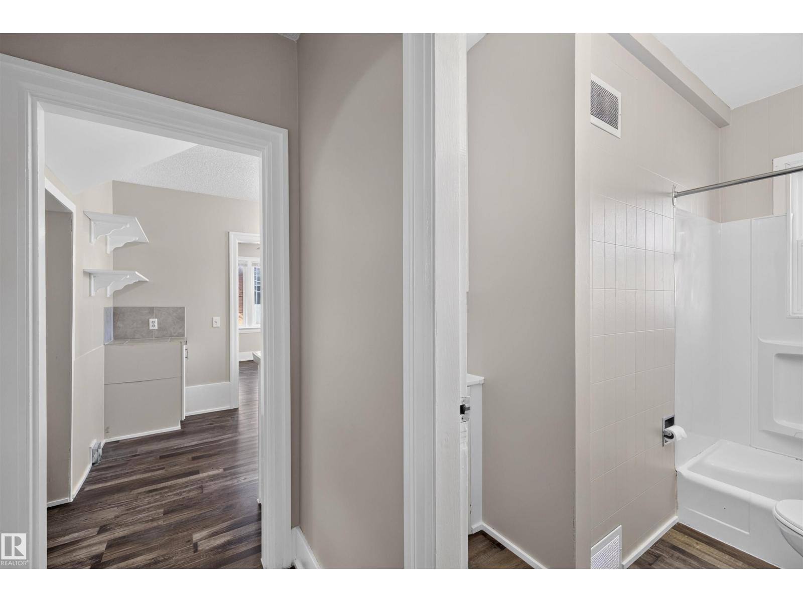 4904 49 ST - 23