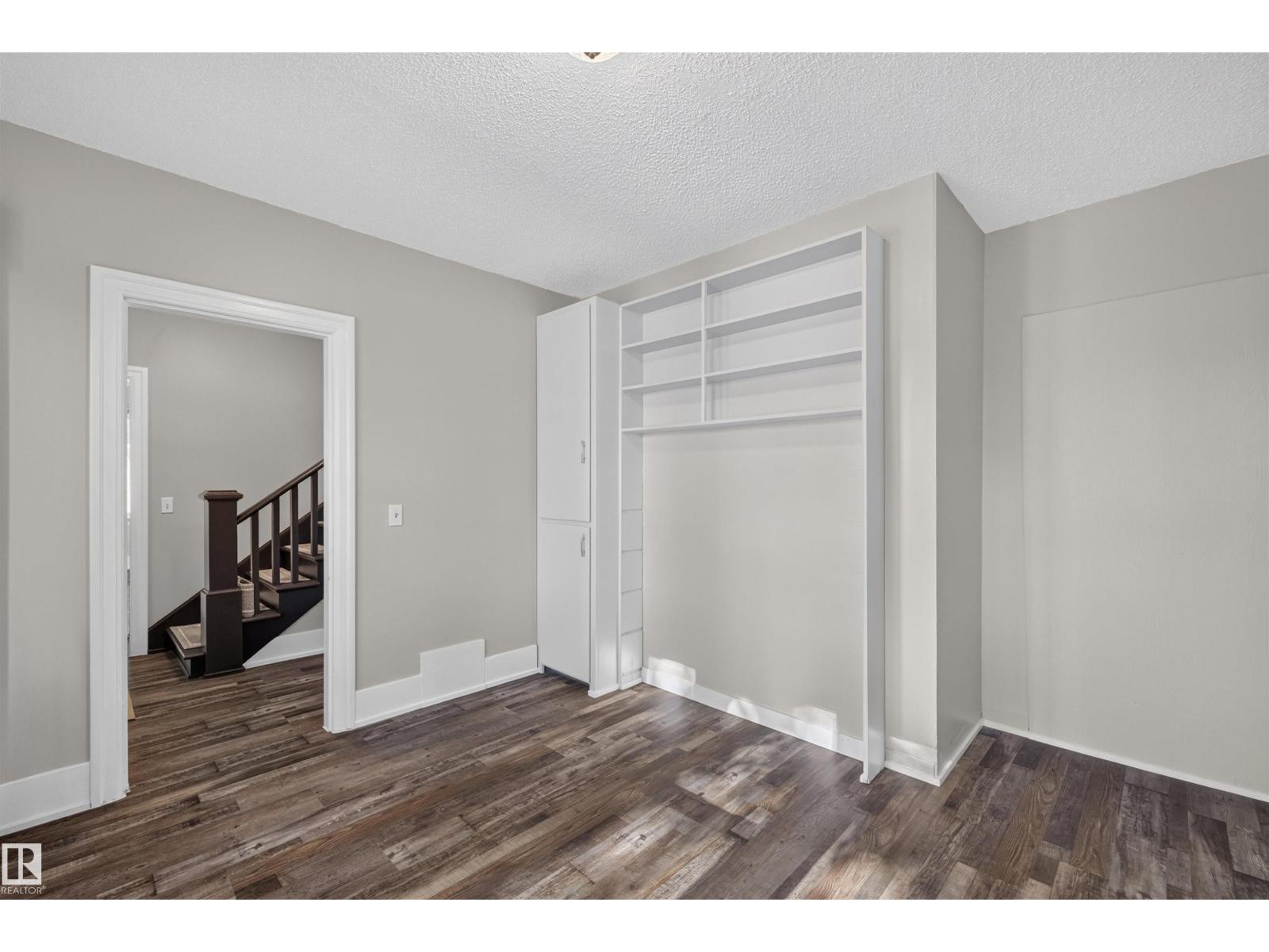 4904 49 ST - 26