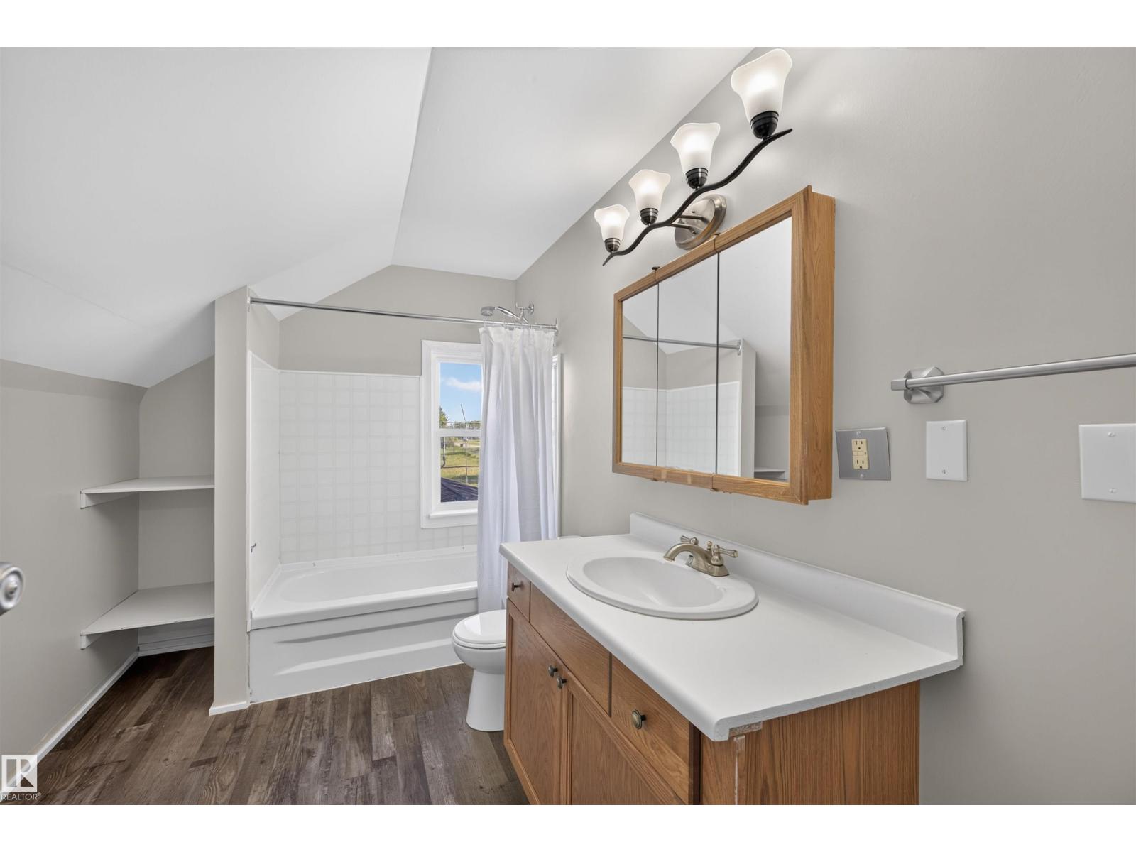 4904 49 ST - 27