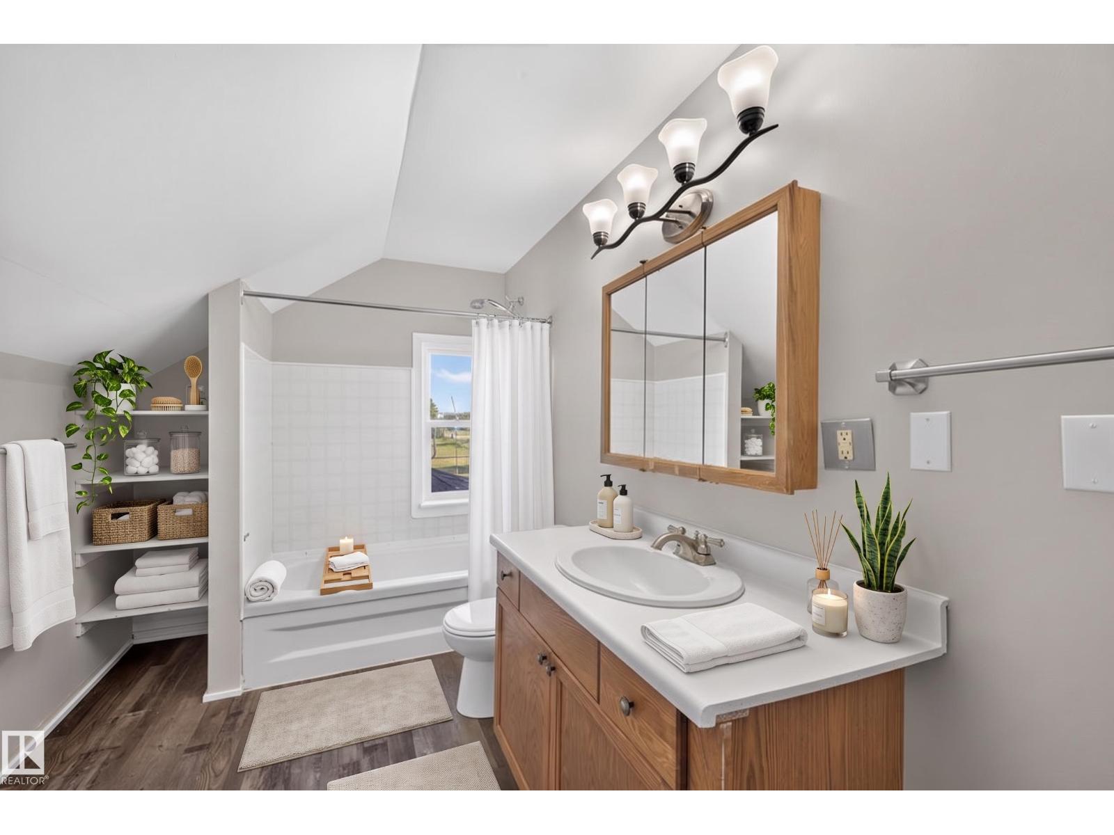 4904 49 ST - 28