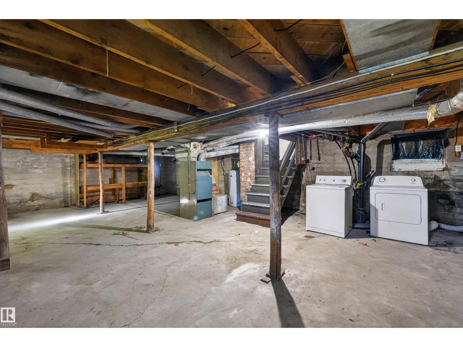 4904 49 ST - 38