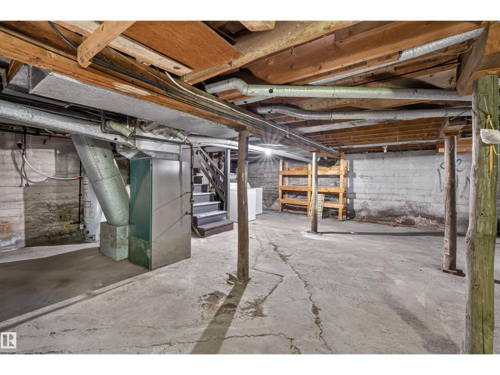 4904 49 ST - 39